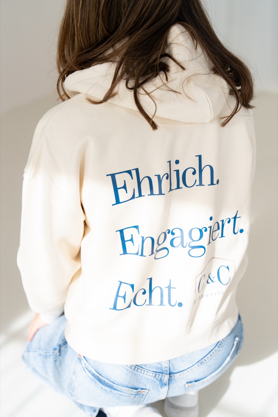 Hoodie mit dem Claim Ehrlich. Engagiert. Echt.